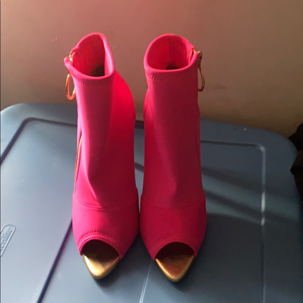 Hot pink pointed peekaboo toe heel